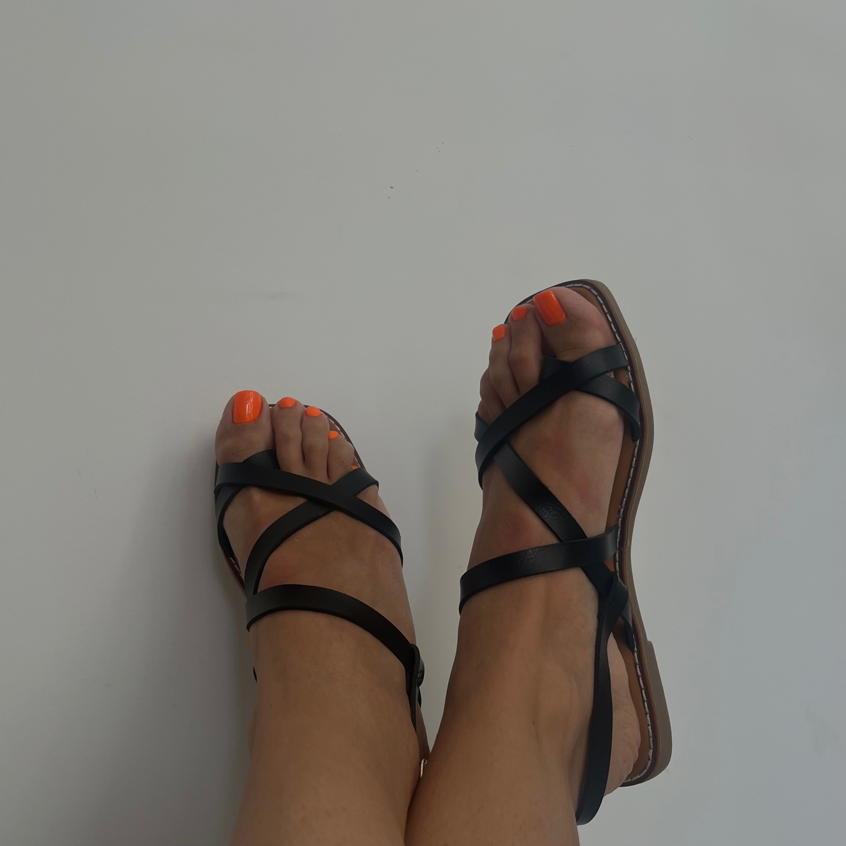 SANDALIAS PLANAS NEGRAS