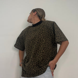 CAMISETA LEOPARD HOMBRERAS