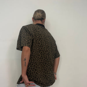 CAMISETA LEOPARD HOMBRERAS