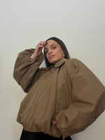 BOMBER ABULLONADA CAMEL