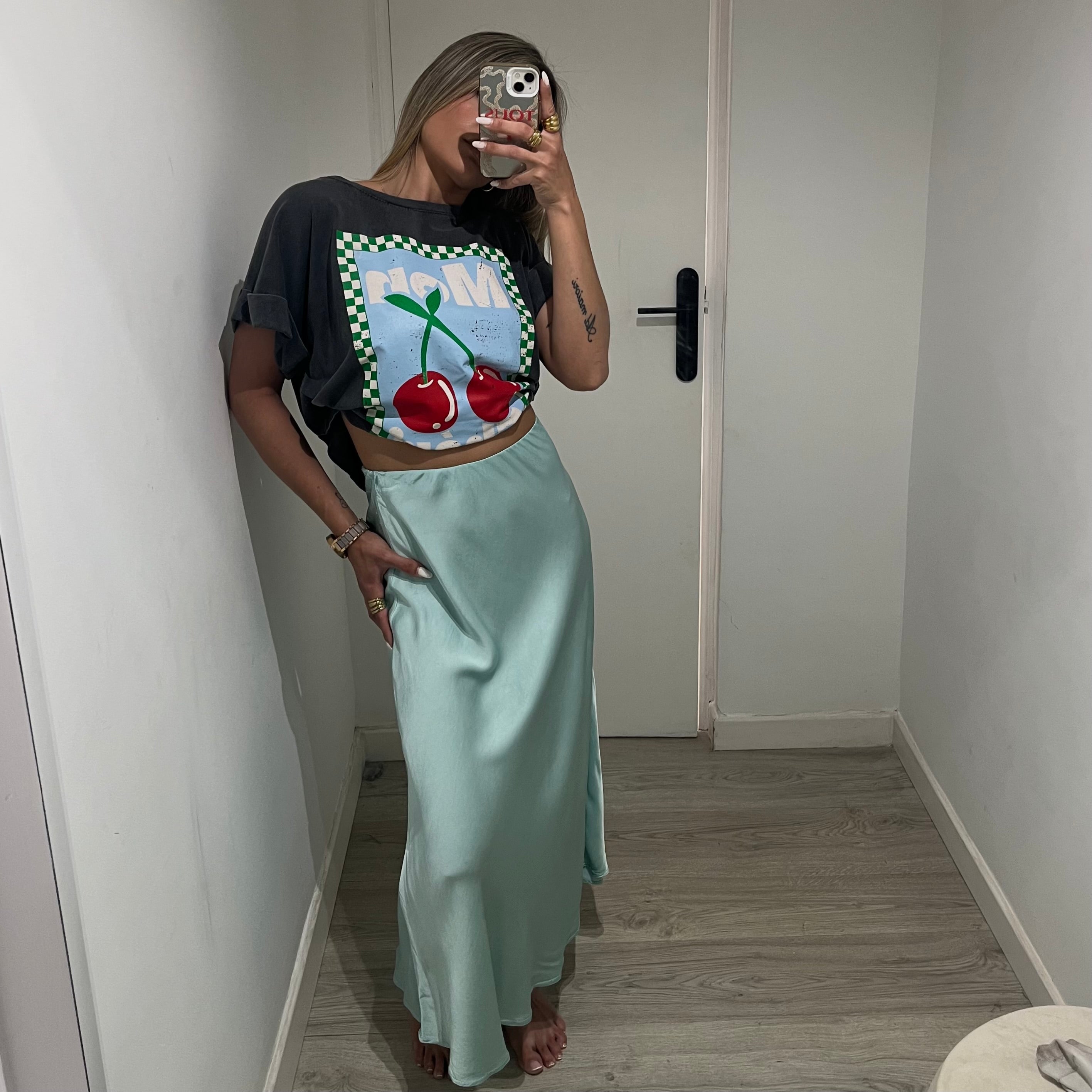 FALDA SATINADA CELESTE