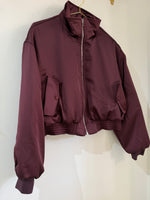 BOMBER SATINADA BURDEOS LUMINA