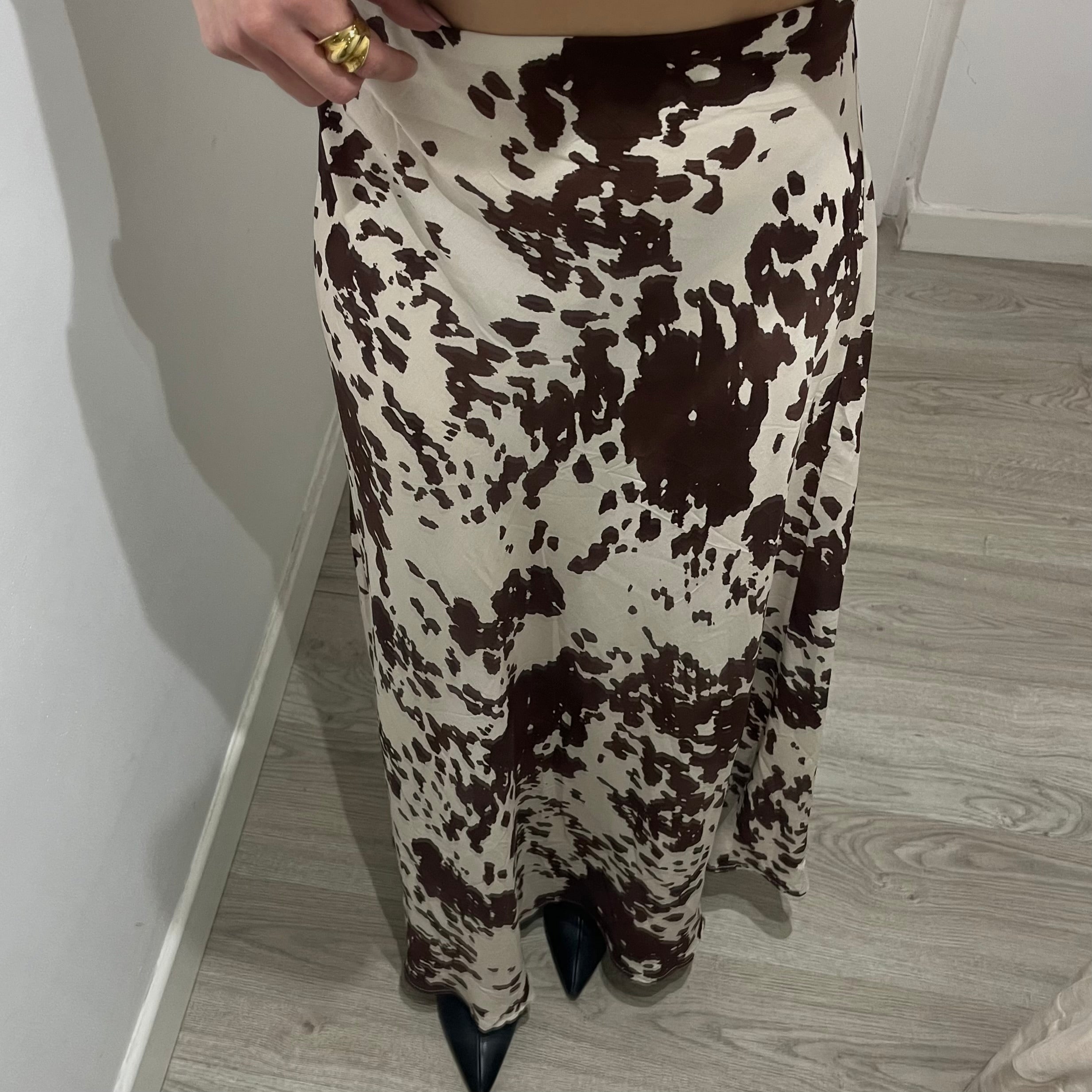 FALDA SATINADA VACA LUM
