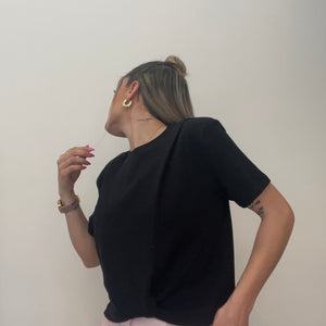 CAMISETA CROPPED NEGRA LUM