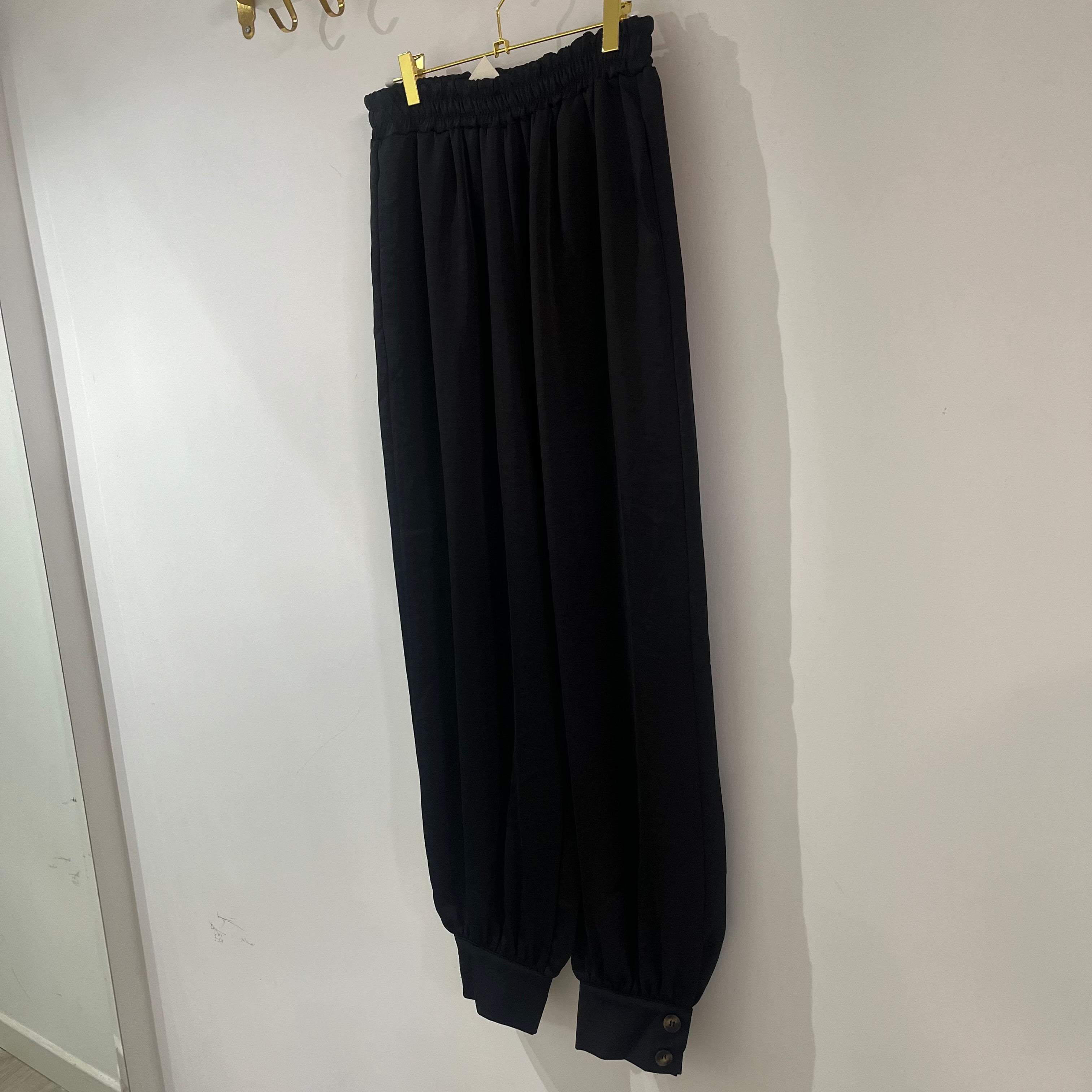 PANTALÓN SATINADO NEGRO LUMINA