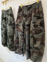 PANTALÓN CARGO OVER MILITAR
