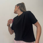 CAMISETA CROPPED NEGRA LUM