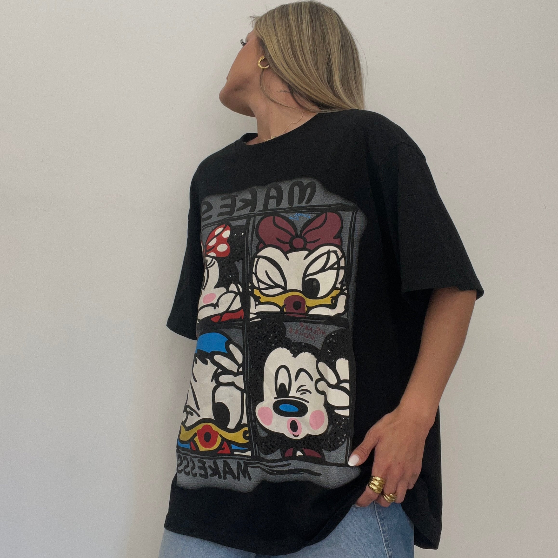 CAMISETA MAKES NEGRA PREMIUM